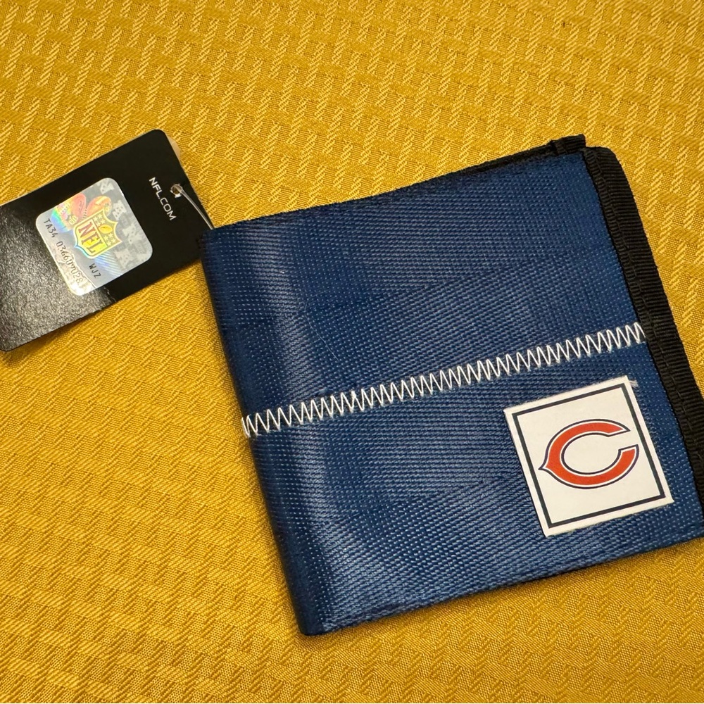 Rare Officially licensed NFL Chicago Bears designer seat belt bi-fold wallet